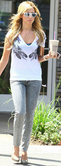 Ashley Tisdale in Skinny Jeans http://www.denimsandjeans.com/wp-content/uploads/2009/02/ashley-tisdale-reflector-vectors-01.jpg