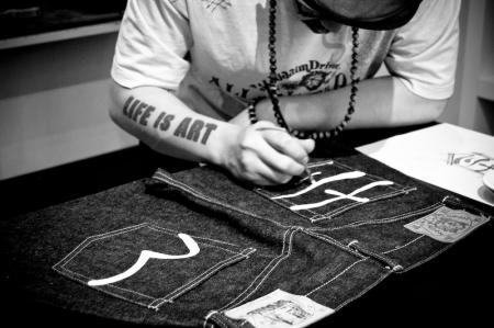 dd1-jeans-of-evisu.jpg