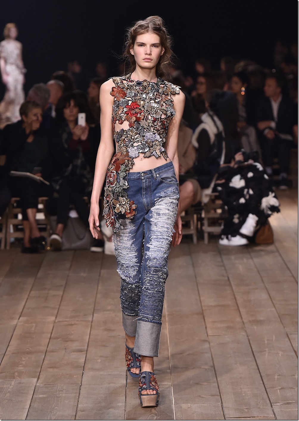 Alexander McQueen Womenswear Spring Summerâ€™16 Runway Looks  denimsandjeans.com 1