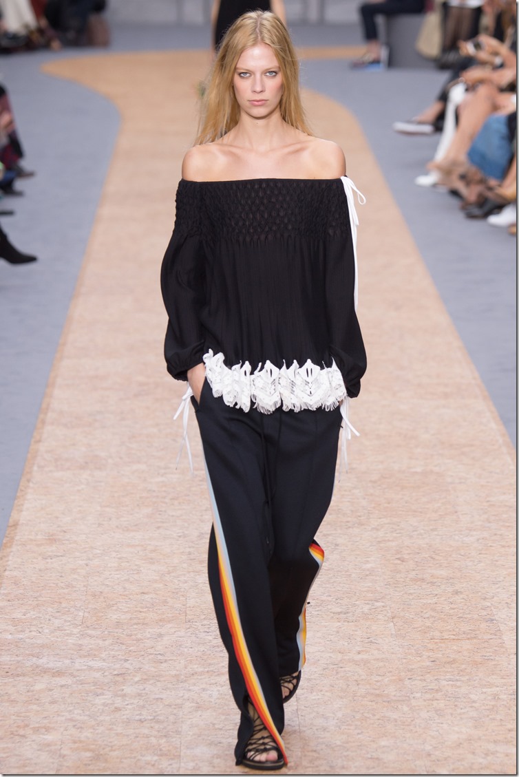 ChloÃ© Spring/Summer 2016 Paris Fashion Week denimsandjeans.com