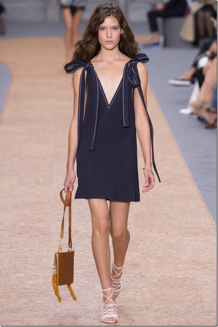 ChloÃ© Spring/Summer 2016 Paris Fashion Week denimsandjeans.com