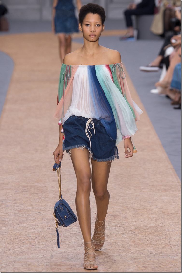 ChloÃ© Spring/Summer 2016 Paris Fashion Week denimsandjeans.com