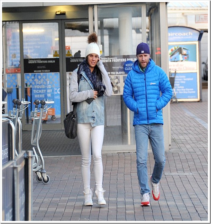 Danielle Lloyd In denim Jacket and White Skinny Jeans