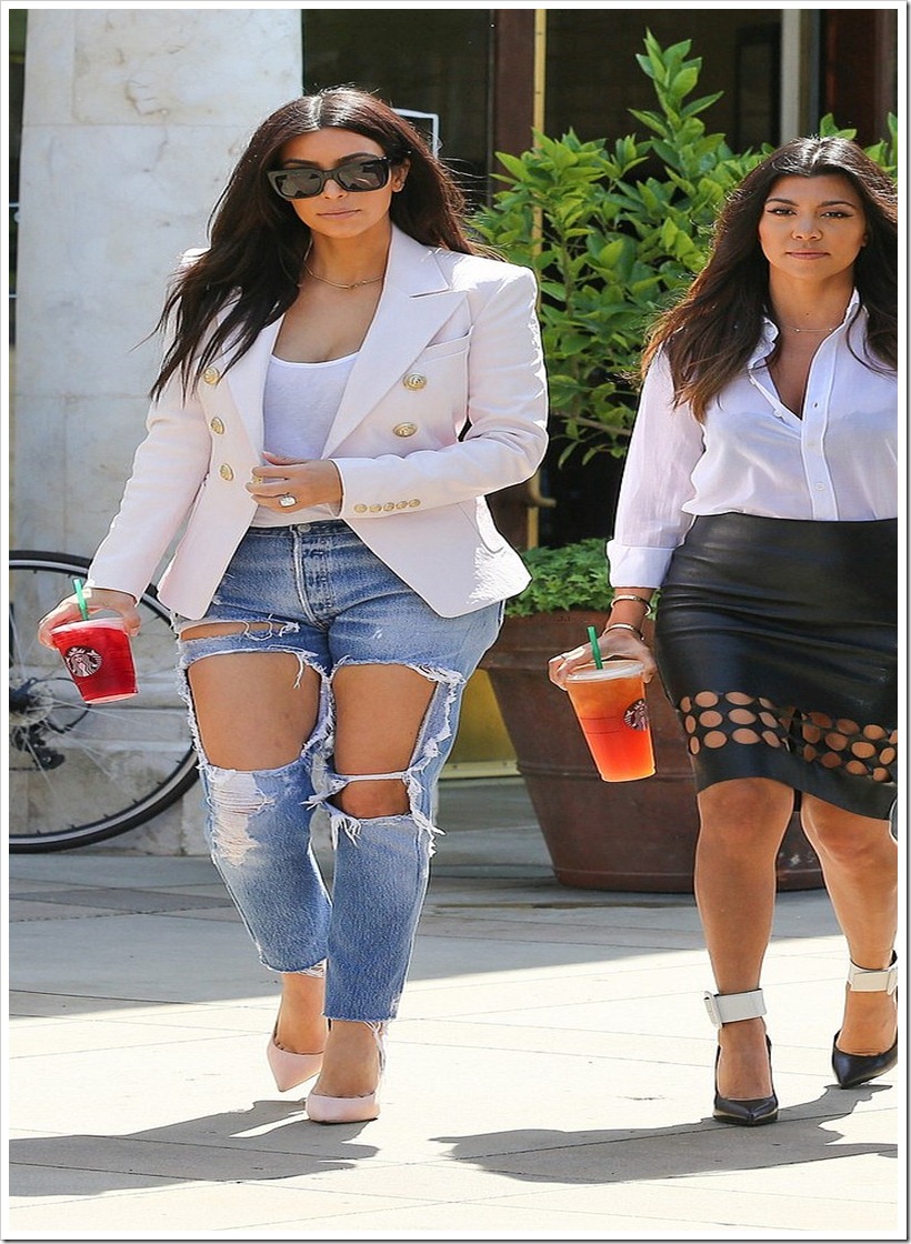 Khloe Kardashian In Super Torn Jeans