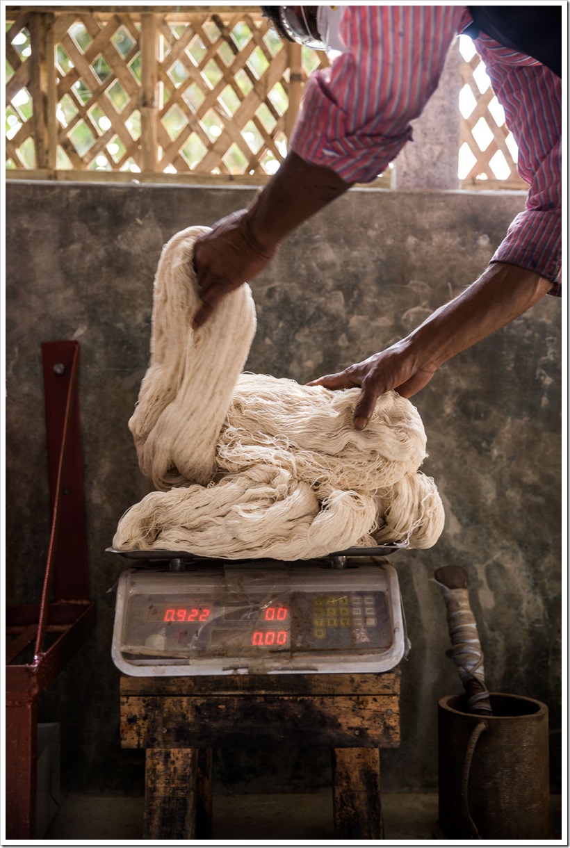 Hessnatur_weighting the organic cotton from India for the dyeing process