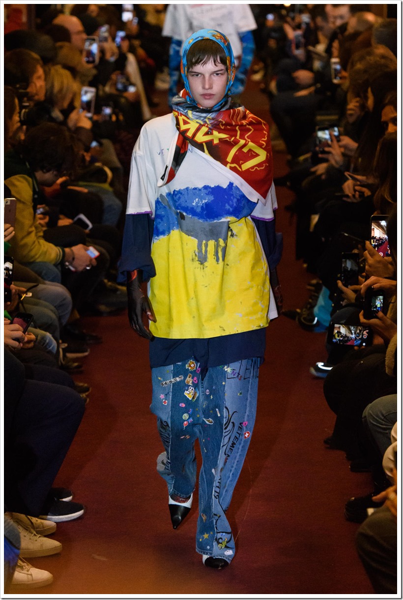 Vetements Fall’18 Collection– Baggy and Full Of Embroidery | Denimsandjans.com