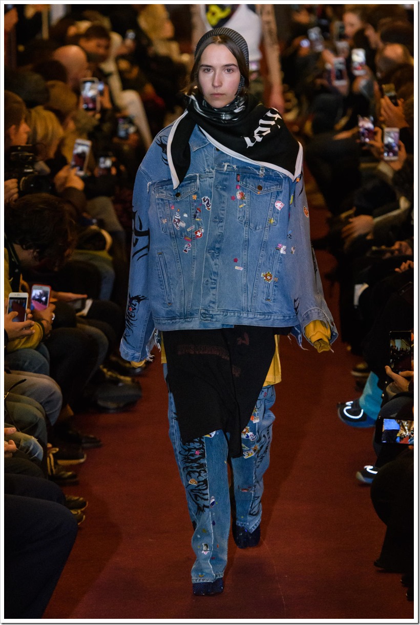 Vetements Fall’18 Collection– Baggy and Full Of Embroidery | Denimsandjans.com