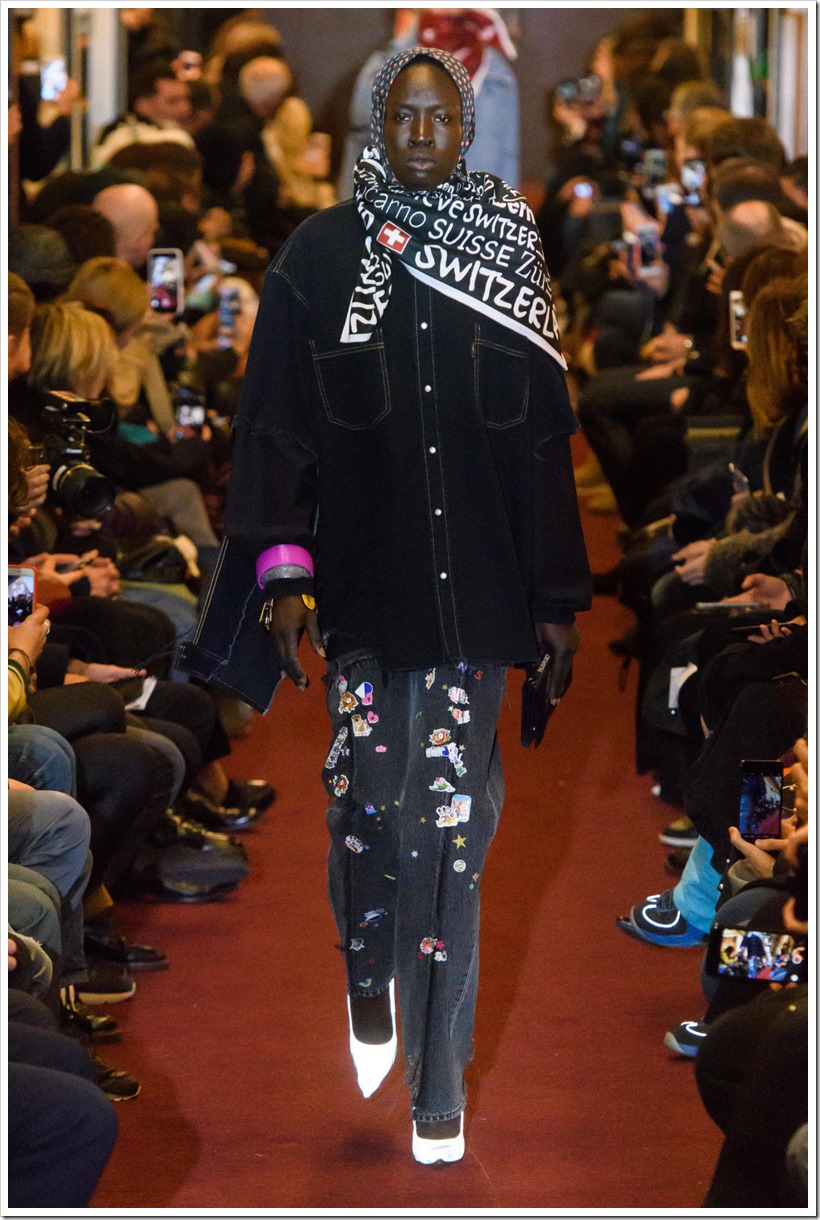 Vetements Fall’18 Collection– Baggy and Full Of Embroidery | Denimsandjans.com