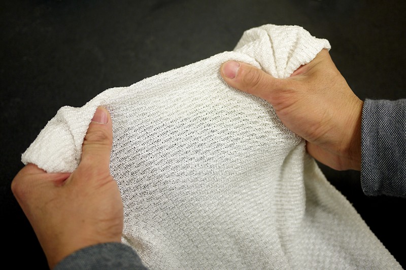 Fabric Which Automatically Cools or Insulates Depending on Conditions , Develops University of Maryland 