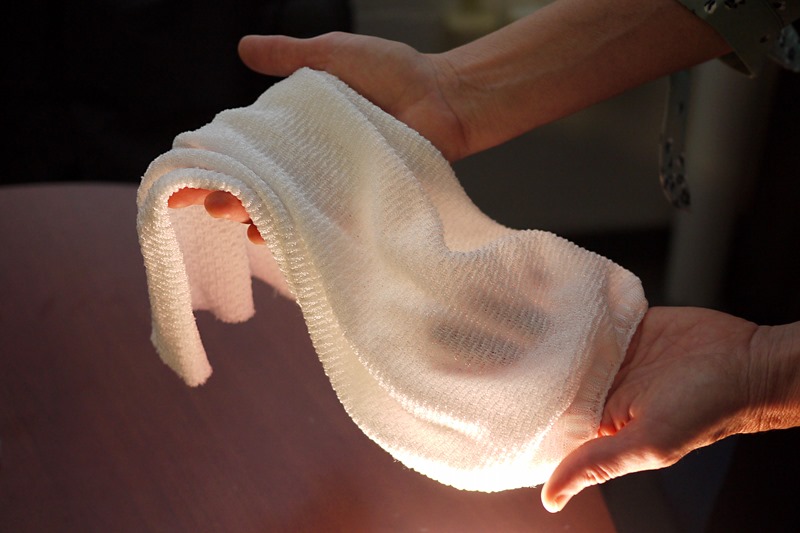 Fabric Which Automatically Cools or Insulates Depending on Conditions , Develops University of Maryland 