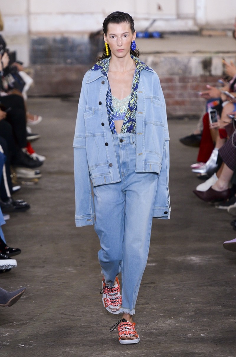 How The Female Movement Influenced The Current Denim Fashion | Denimsandjeans